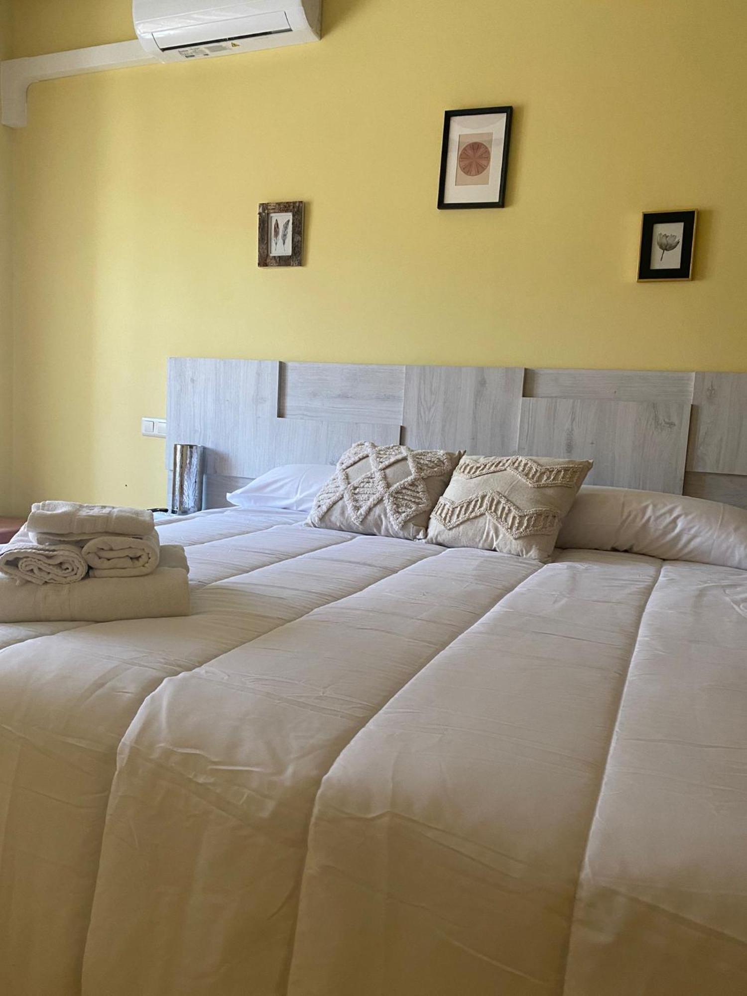 Hotel Restaurante Agapio De Tresnino Quintanilla de Onésimo 外观 照片