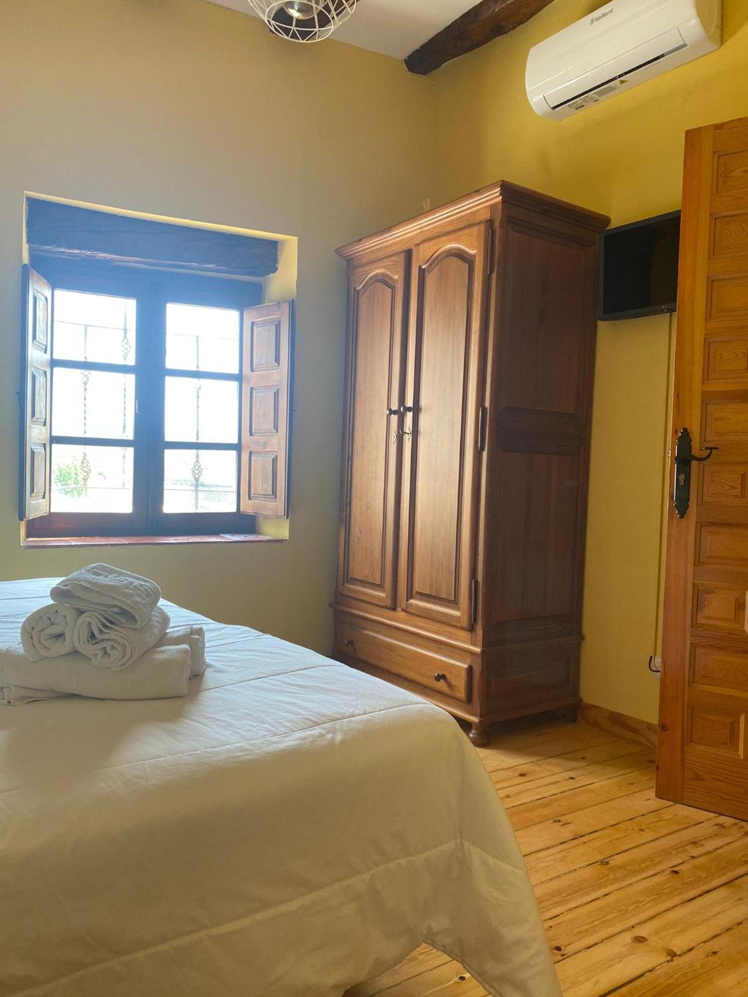 Hotel Restaurante Agapio De Tresnino Quintanilla de Onésimo 外观 照片