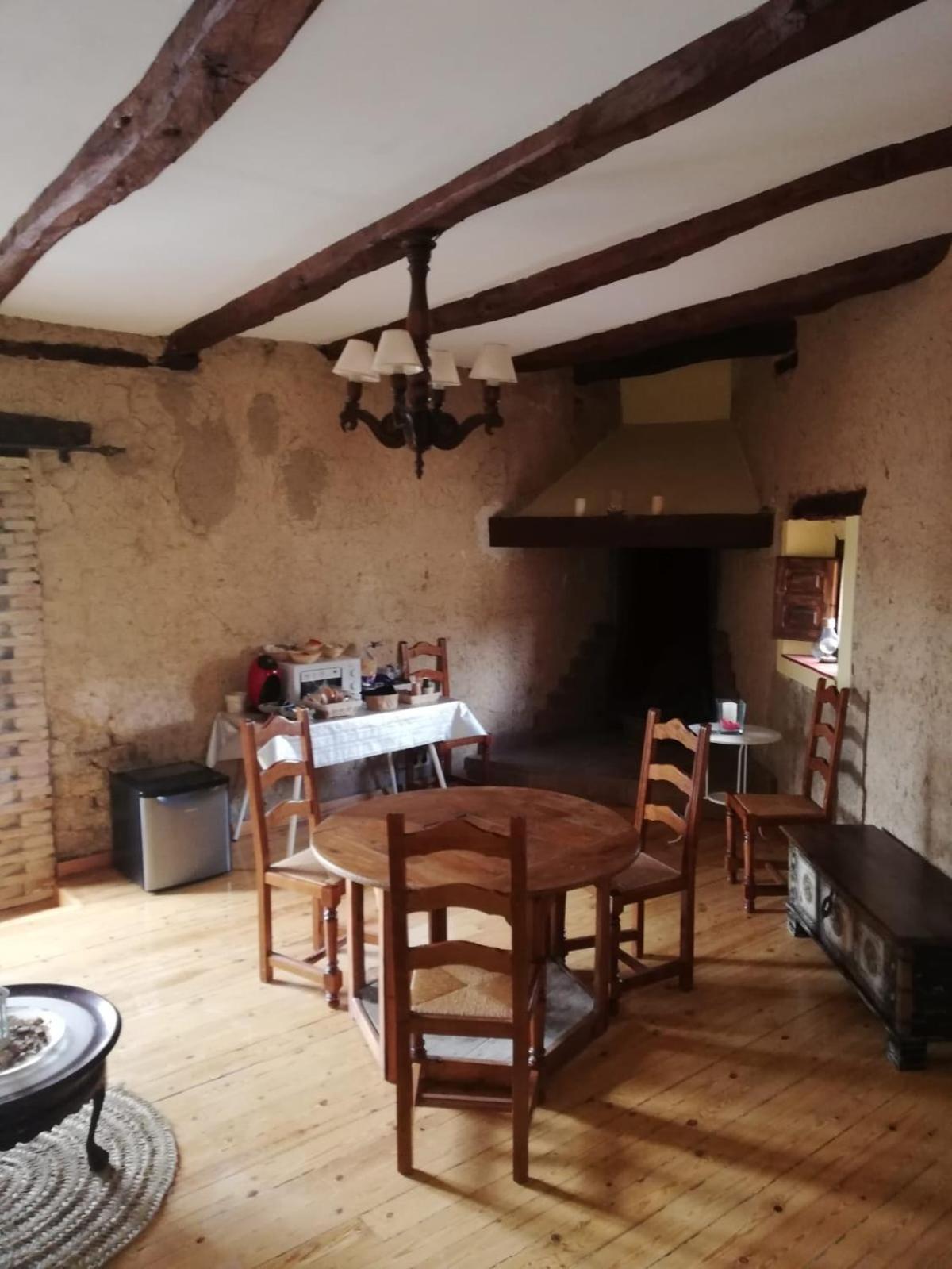 Hotel Restaurante Agapio De Tresnino Quintanilla de Onésimo 外观 照片