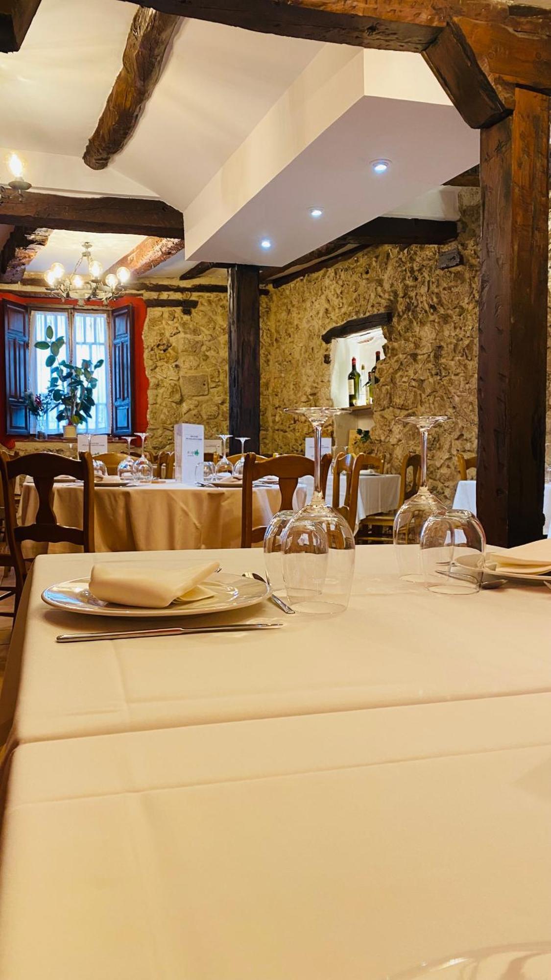 Hotel Restaurante Agapio De Tresnino Quintanilla de Onésimo 外观 照片